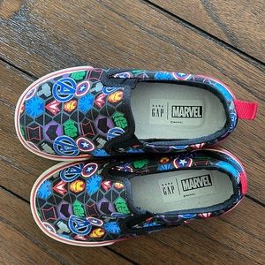 Toddler GAP Marvel slide on size 9-excellent condition